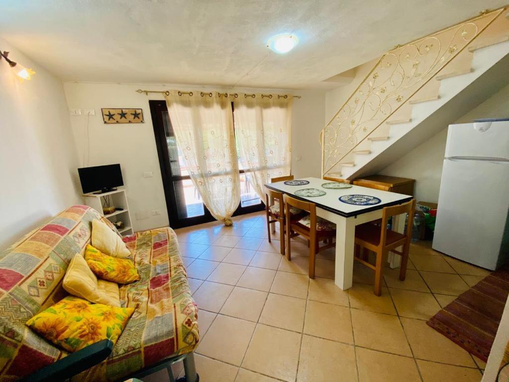 Appartamento I Geranei Centro San Teodoro  Exteriör bild